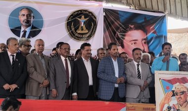 مخيم الاعتصام المفتوح بزنجبار يشهد مشاركة واسعة لقيادات السلطة المحلية بالمحافظة والمديريات