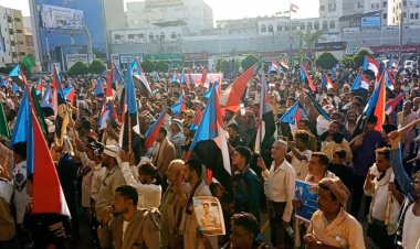 مخيم الاعتصام المفتوح بالعاصمة عدن يستقبل وفدا جماهيريا كبيرا من أبناء المسيمير الحواشب