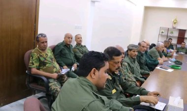 العميد أبو بكر جبر يترأس اجتماعاً أمنياً لمناقشة خطة مواصلة وتعزيز الحملات الأمنية في العاصمة عدن
