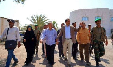 لملس يتفقد سير العمل في إدارتي الطرق والإنارة ويشدد على تسريع مشاريع 2025