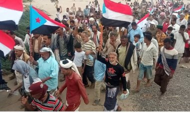 وفود من سرار وسباح ورصد تصل مخيم الاعتصام بزنجبار دعمًا لمشروع استعادة الدولة