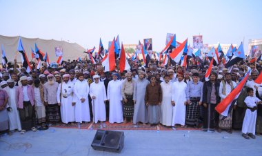 بحضور الشيخ باكريت والسلطان بن عفرار.. حشود المسيلة تنضم إلى ساحة الاعتصام الشعبي المفتوح بالغيضة وتطالب بإعلان دولة الجنوب العربي