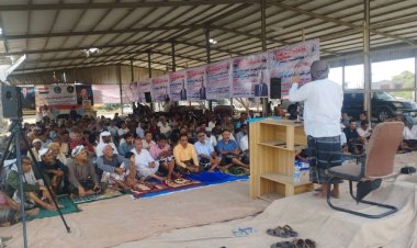 خطيب الجمعة بإعتصام زنجبار، العصا لا تمسك من المنتصف.