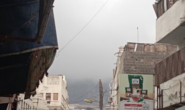 يحدث الان.. هطول أمطار متوسطة على العاصمة عدن