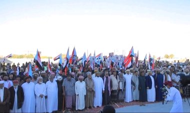 شيوخ ووجهاء مديرية حات ومناطق بلحاف ينضمون إلى ساحة الاعتصام الشعبي المفتوح بمدينة الغيضة