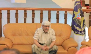 رئيس الجمعية الوطنية يستقبل شيوخ وأعيان قبيلة آل عفار في سيئون