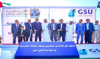 أبين تشهد فجرًا تنمويًا جديدًا: الرئيس الزبيدي يضع حجر الاساس لمشروع كهرباء طاقة شمسية ويتفقد عدة مشاريع