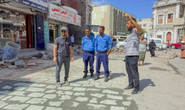 مدير صيرة يطّلع على مشروع تأهيل الشوارع الداخلية والفرعية بالمديرية