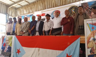 مكتب التربية والتعليم بخنفر ينضم إلى صفوف المعتصمين في أبين دعمًا لإعلان دولة الجنوب العربي