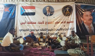 مخيم اعتصام زنجبار يحتضن أمسية فنية ثورية أحياها نخبة من فناني أبين