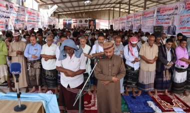 خطيب جمعة مخيم الاعتصام الجنوبي في أبين يحذر من الشائعات المغرضة ويدعو للاصطفاف لاستعادة الدولة الجنوبية