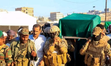 في موكب جنائزي مهيب.. باتيس يشارك في تشييع جثمان الشهيد البطل عمر العمودي بالمكلا