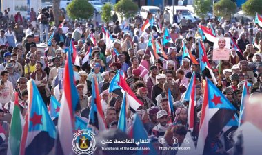 ساحة الاعتصام المفتوح في العاصمة عدن تستقبل جماهير أبناء باكازم محافظة أبين