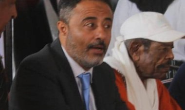 رئيس انتقالي أبين يُوجِّه رسائل سياسية حاسمة من مخيم الاعتصام المفتوح لتعزيز التحالفات الإقليمية وتأكيد الثبات