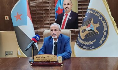 دعى المسؤولين الجنوبيين لتأييد خطوات الزبيدي.. الوكيل الشبحي يوجه برفع علم الجنوب وصور الرئيس الزبيدي في كل المكاتب والمرافق الصحية