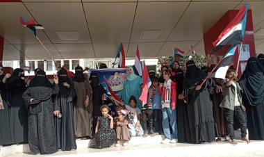 موظفات شركة النفط – فرع عدن يشاركن في الاعتصام المفتوح بساحة التحرير والاستقلال بخورمكسر للمطالبة بإعلان الاستقلال الثاني لدولة الجنوب العربي