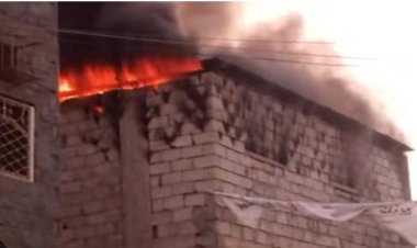 حريق ضخم يلتهم محال إلكترونيات في سوق جعار بسبب ماس كهربائي وغياب الإطفاء