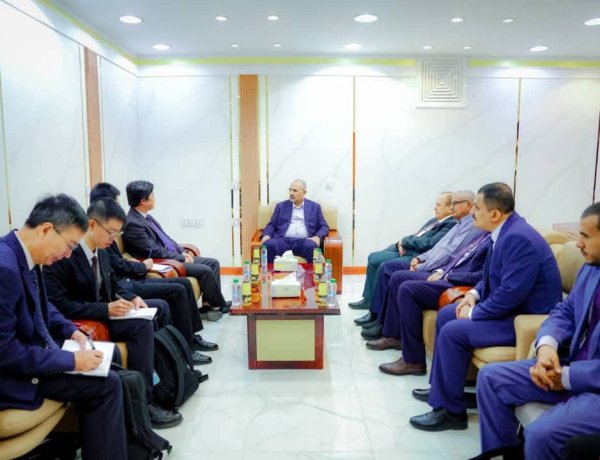 الرئيس الزُبيدي يبحث مع القائم بأعمال السفير الصيني تعزيز العلاقات الثنائية ودعم جهود التنمية