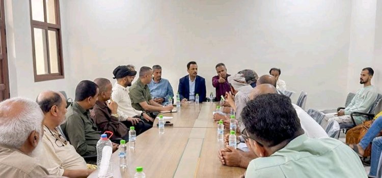 مدير صيرة يشارك في اجتماع موسع لمناقشة الحلول لضبط اسعار الاسماك