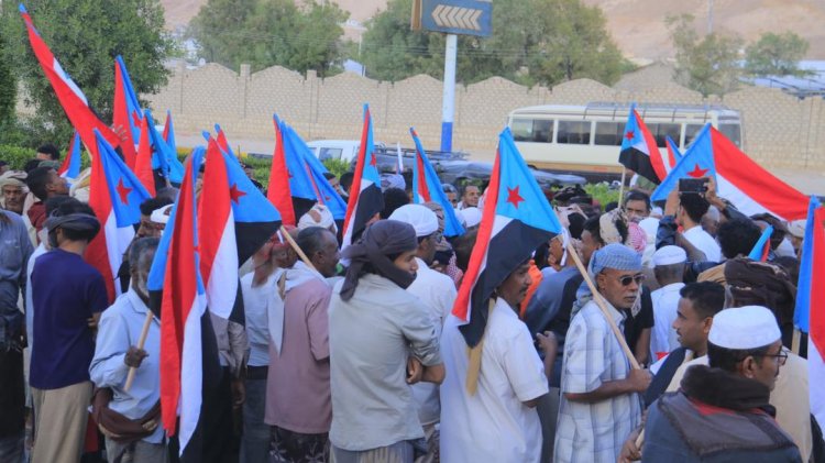 الشارع الحضرمي يعلن التصعيد الشامل مساندة شباب الغضب والمعتصمين في سيئون