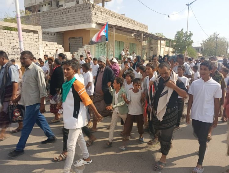 مسيرة جماهيرية حاشدة في زنجبار دعما وتفويضا للقوات الحنوبية لتحرير وادي حضرموت