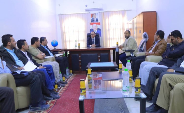 وزير الصناعة والتجارة يتفقد مكتب الوزارة في مأرب وينفذ زيارة ميدانية للرقابة على الأسواق