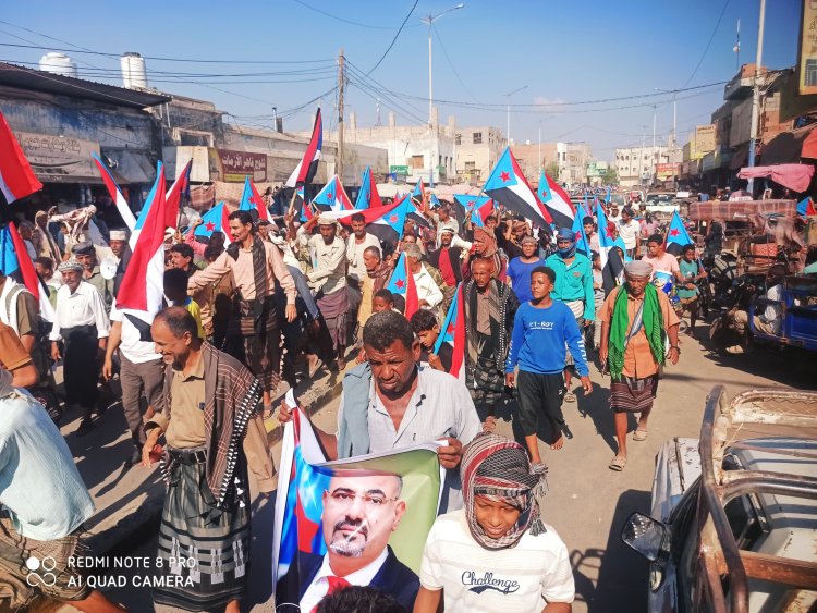 في أبين تتواصل الاحتفالات بانتصارات القوات المسلحة الجنوبية في وادي وصحراء حضرموت
