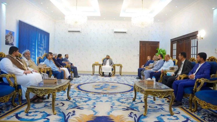 المحرّمي يلتقي قيادات من أبناء المهرة ويؤكد دعم جهود الاستقرار والتنمية بالمحافظة