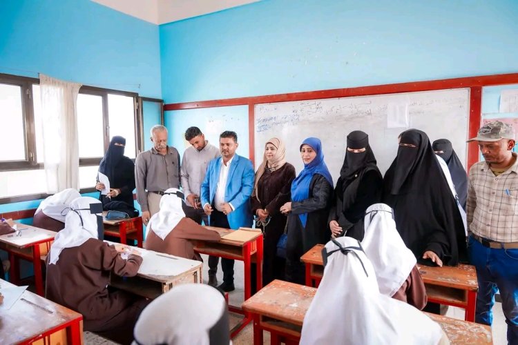 وسام معاوية ونوال جواد يتفقدان امتحانات الشيخ عثمان