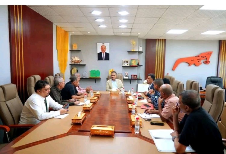 لملس يناقش مع قيادات المصافي ومنشأة الغاز إجراءات عاجلة لمعالجة الأزمة