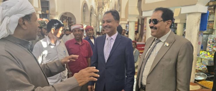 باعوم يتفقد أسواق سيئون ويطمئن على عودة الحياة الطبيعية بعد تحرر الوادي