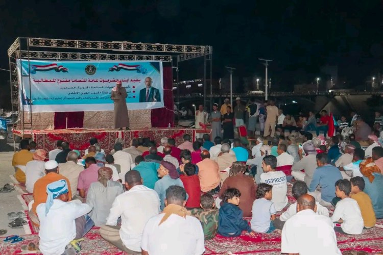 انتقالي حضرموت ينظم محاضرة توعوية في ساحة الاعتصام بالمكلا عن مشروعية الدفاع عن الأرض ودوره
