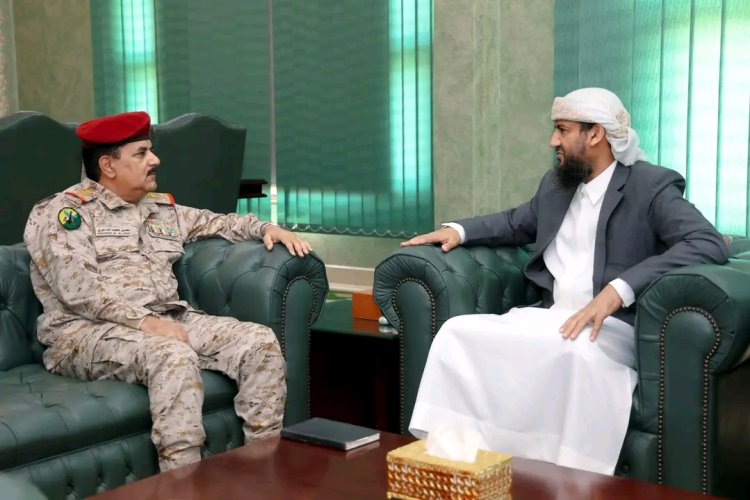 المحرّمي يطّلع على جاهزية القوات المسلحة ويشدد على التنسيق لمواجهة التحديات الحوثية