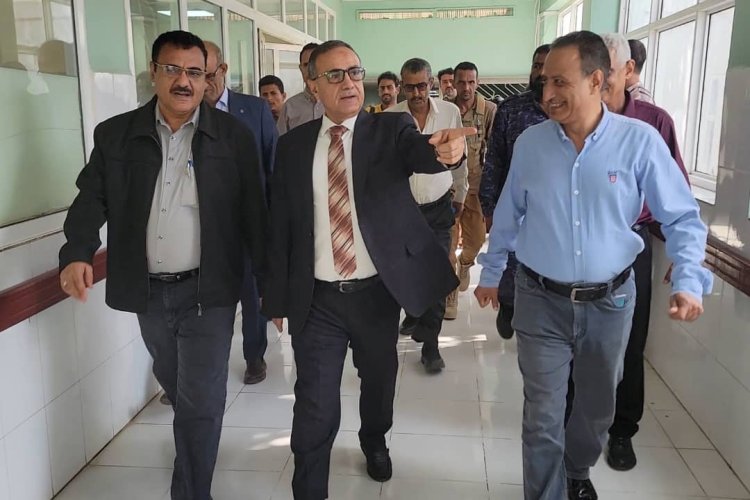 لصور .  يبدي إستعداد جامعة عدن دعم مستشفى  4 مايو الجراحي ليكون مستشفى تعليمي