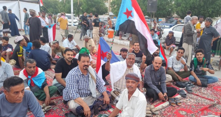 خور المكلا..قلب الجنوب النابض يرفض الانتظار وتأييد قيادي عالٍ للانتصارات العسكرية