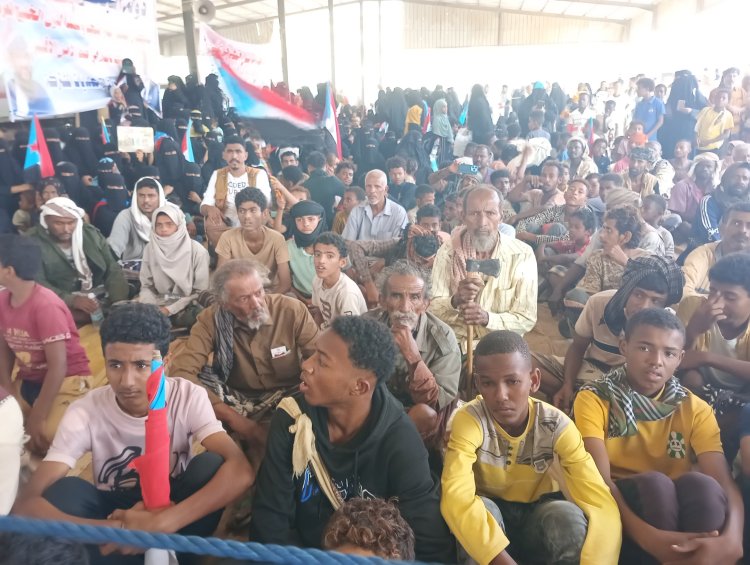 أبناء دلتا أبين يواصلون اعتصامهم المفتوح لليوم الثالث مطالبين بإعلان دولة الجنوب العربي