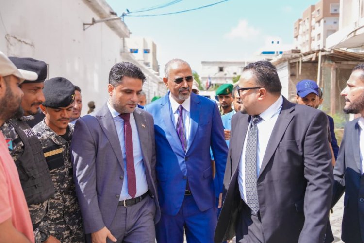 الرئيس القائد عيدروس الزُبيدي يتفقد سير العمل بوزارة الإعلام والثقافة والسياحة