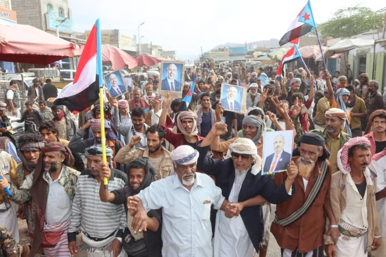 مسيرة جماهيرية ومهرجان خطابي في المحفد بأبين تطالب بإعلان دولة الجنوب العربي