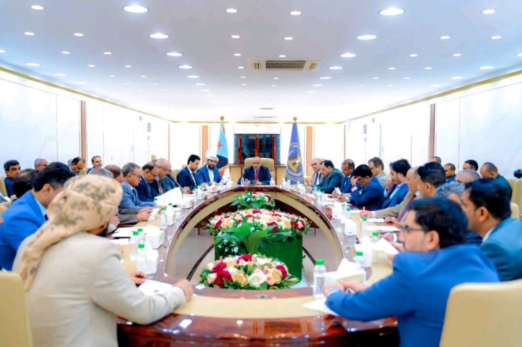 القيادة التنفيذية العليا تشيد بجهود تطبيع الأوضاع بوادي حضرموت والمهرة