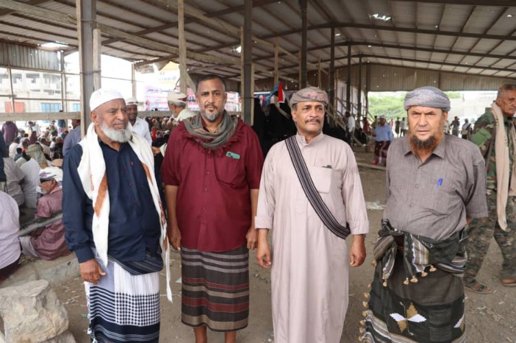 مشائخ ووجهاء خنفر ينضمون إلى الاعتصام المفتوح في أبين