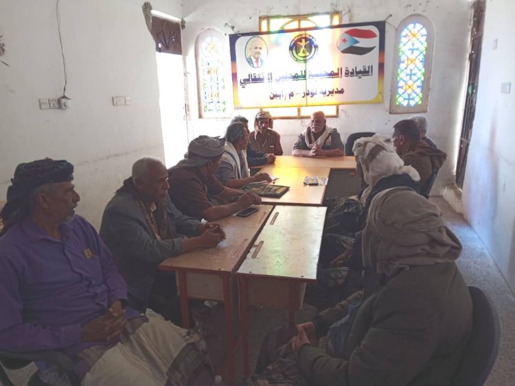 اللجان الاعتصام المفتوح لابناء المنطقة الوسطى تعقد اجتماعاً تشاورياً برئاسة رئيس مخيم الاعتصام