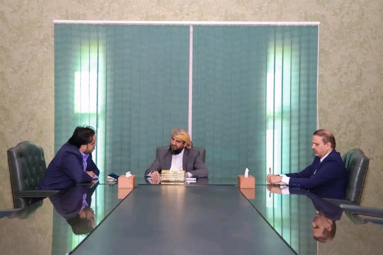 عضو مجلس القيادة المحرّمي يرأس اجتماعاً بوزير الكهرباء والطاقة