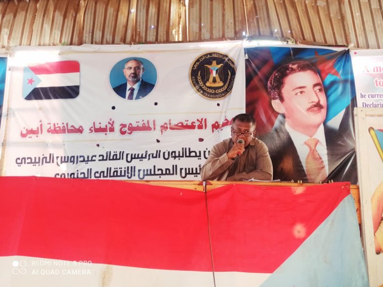 محاضرة سياسية وسهرة فنية تُلهبان الأجواء في مخيم الاعتصام بزنجبار