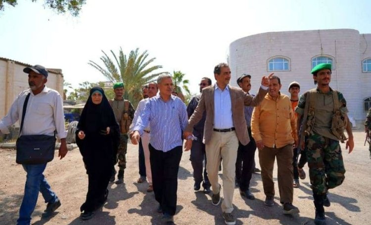 لملس يتفقد سير العمل في إدارتي الطرق والإنارة ويشدد على تسريع مشاريع 2025