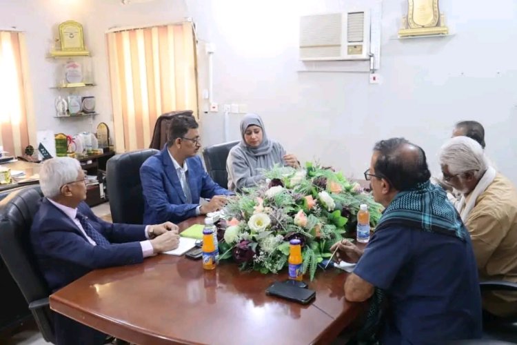 فريق الرقابة والتوجيه الرئاسي يلتقي مدير عام مكتب الشؤون الاجتماعية والعمل بساحل حضرموت