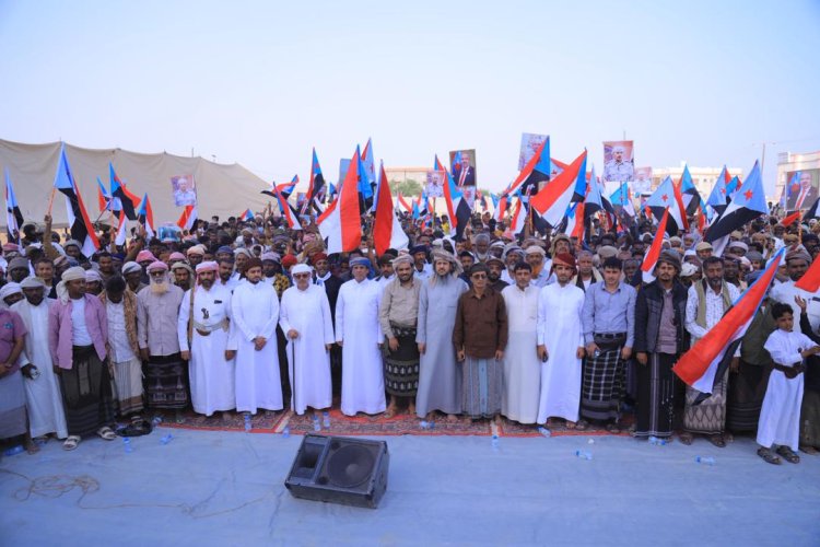 بحضور الشيخ باكريت والسلطان بن عفرار.. حشود المسيلة تنضم إلى ساحة الاعتصام الشعبي المفتوح بالغيضة وتطالب بإعلان دولة الجنوب العربي