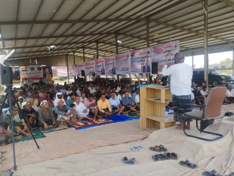 خطيب الجمعة بإعتصام زنجبار، العصا لا تمسك من المنتصف.