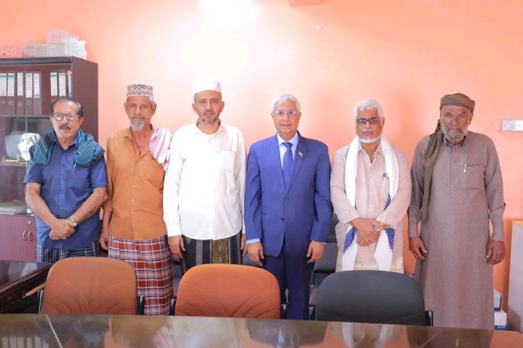 فريق التوجيه والرقابة الرئاسي يلتقي مدير عام أوقاف ساحل حضرموت