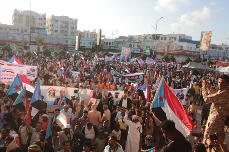 الاتحاد العام للجمعيات التعاونية السكنية يشارك في موكب جماهيري حاشد بساحة العروض دعماً لإعلان دولة الجنوب