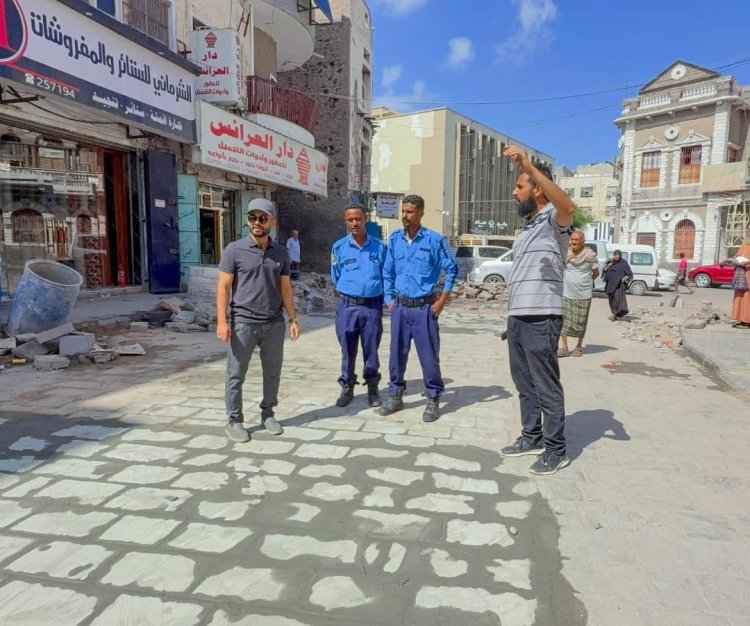 مدير صيرة يطّلع على مشروع تأهيل الشوارع الداخلية والفرعية بالمديرية